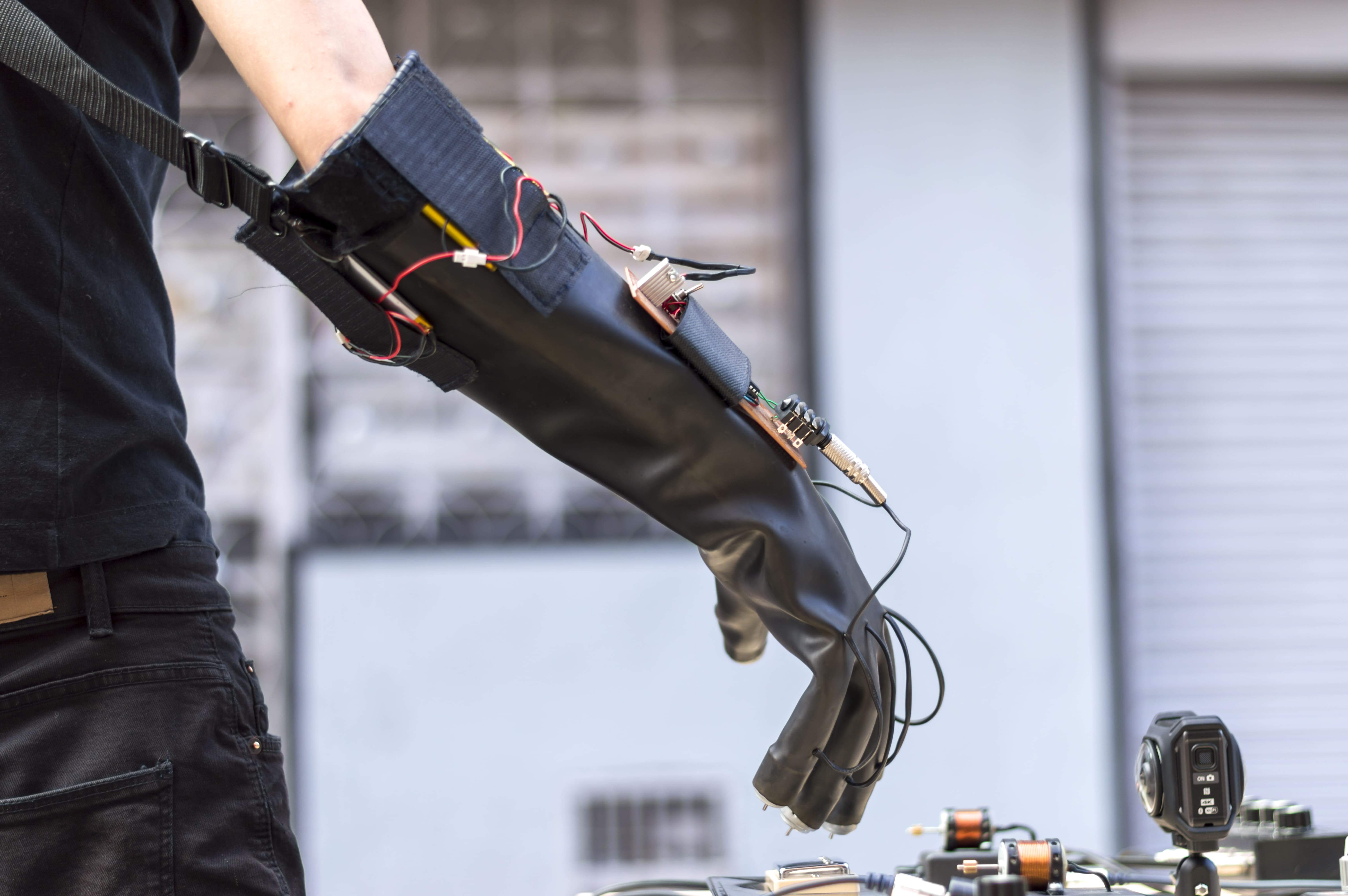 Guante para crear sonido experimental 