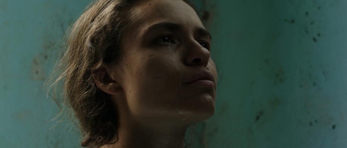Película Oscuro animal Mujer llorando