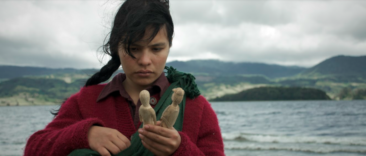 película La Sirga niña en lago