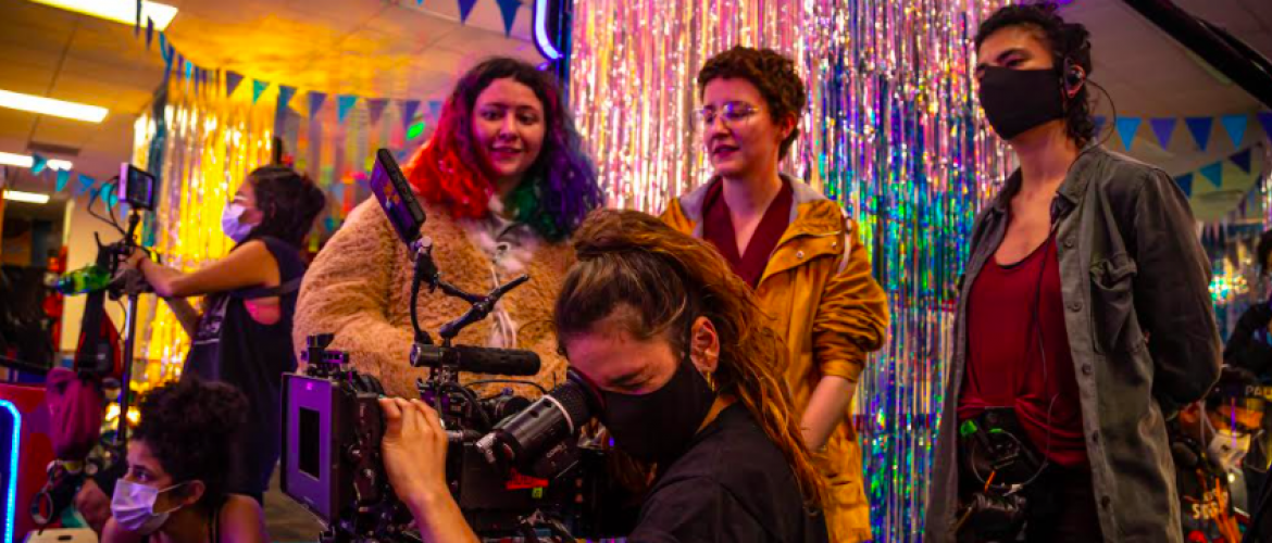 Cortometraje Aurora grupo de mujeres en un rodaje