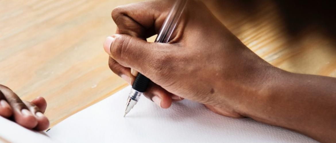 mano escribiendo mano escribiendo