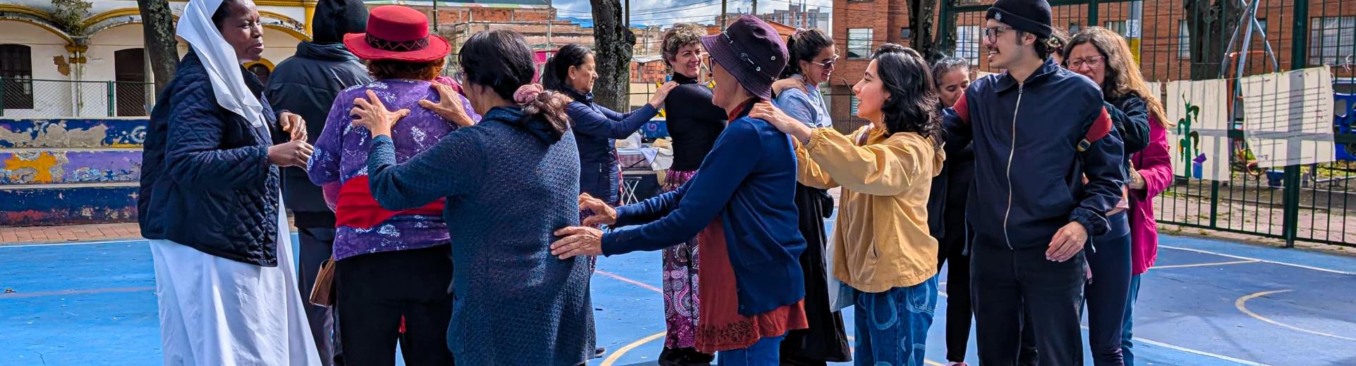 Grupo de personas haciendo actividad corporal